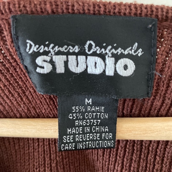 Sold ⚡️ Brown Knit Button Down Top with Shell Buttons size Medium - Picture 4 of 4